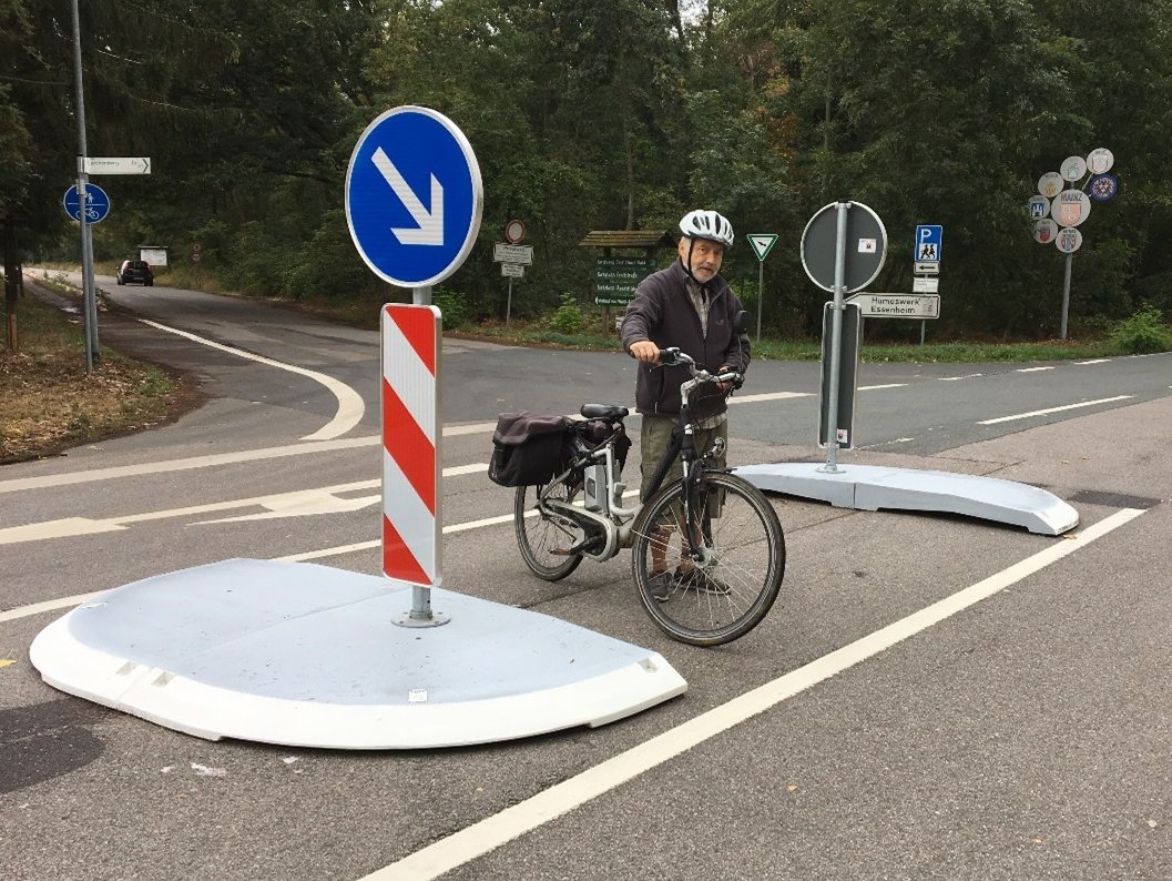 Querungshilfe - Sprunginsel - Verkehrsinsel