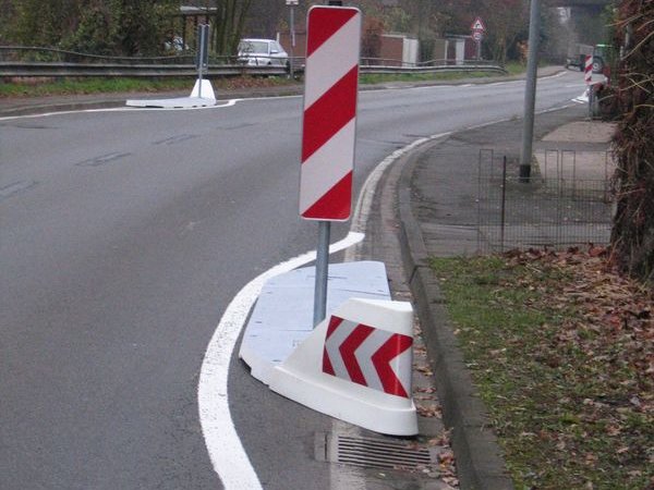 Ortseinfahrt beruhigen - Beruhigungsinsel - Verkehrstechnik