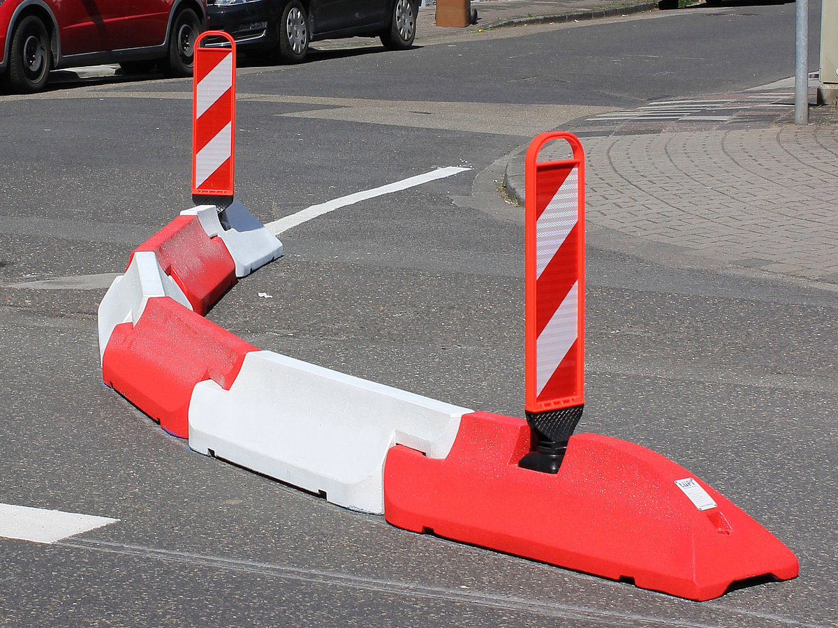 Leitsystem Verkehrstechnik - Leitbord mit flexibler Warnbake