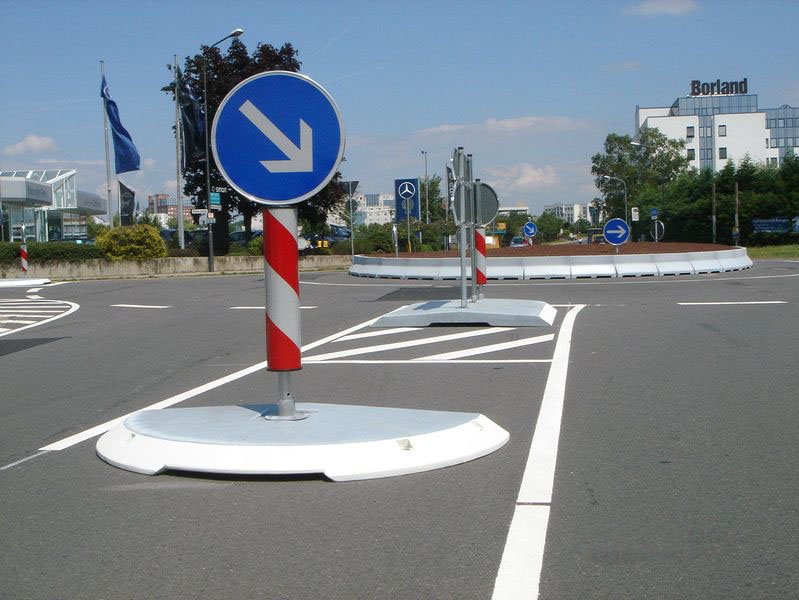 Recycling-Systeme im Kreisverkehr - Provisorium einrichten