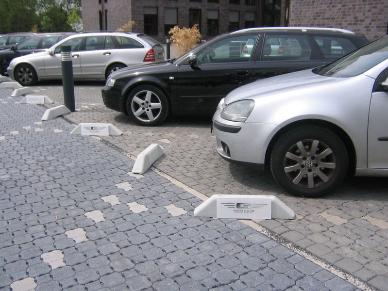 Bordsteinerhöhung Frankfurter Hut - Parkplätze strukturieren