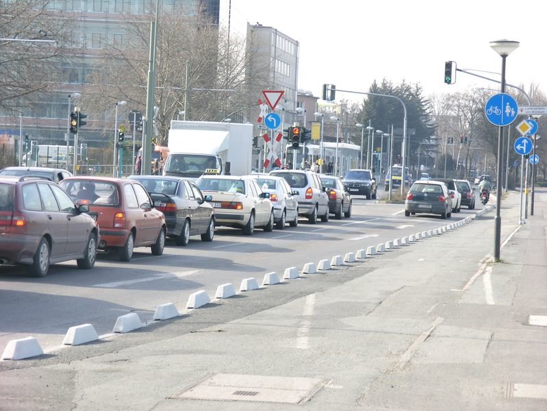 Bordsteinerhöhung Lösung - Innerstädtische Verkehrsprobleme