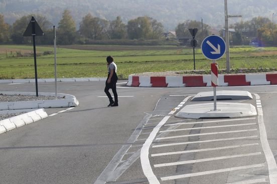 Verkehrsinsel - Fußgängerquerung - Querungshilfe