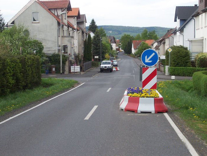 Pflanzinsel Verkehrstechnik - Pflanzkübel