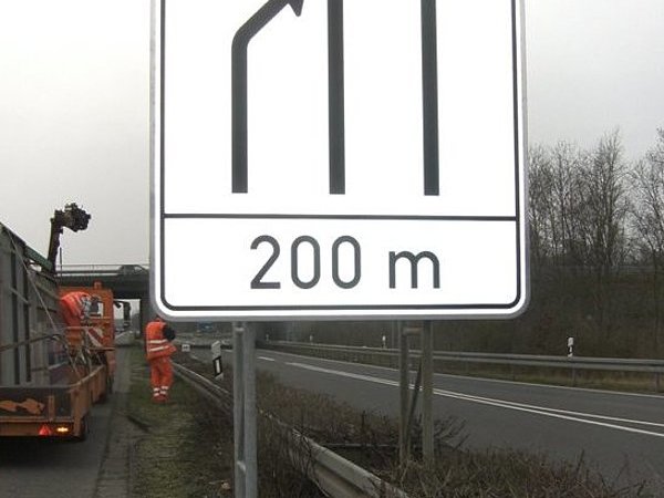 Verkehrstechnik - Beschilderung - Verkehrszeichen liefern