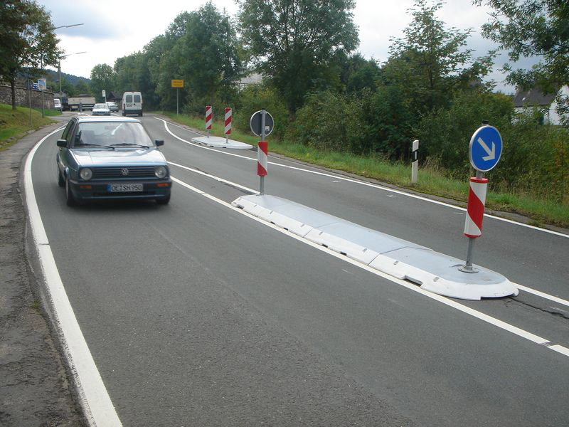 Fahrbahnteiler 6,00x1,00 m Lüft Inselsystem