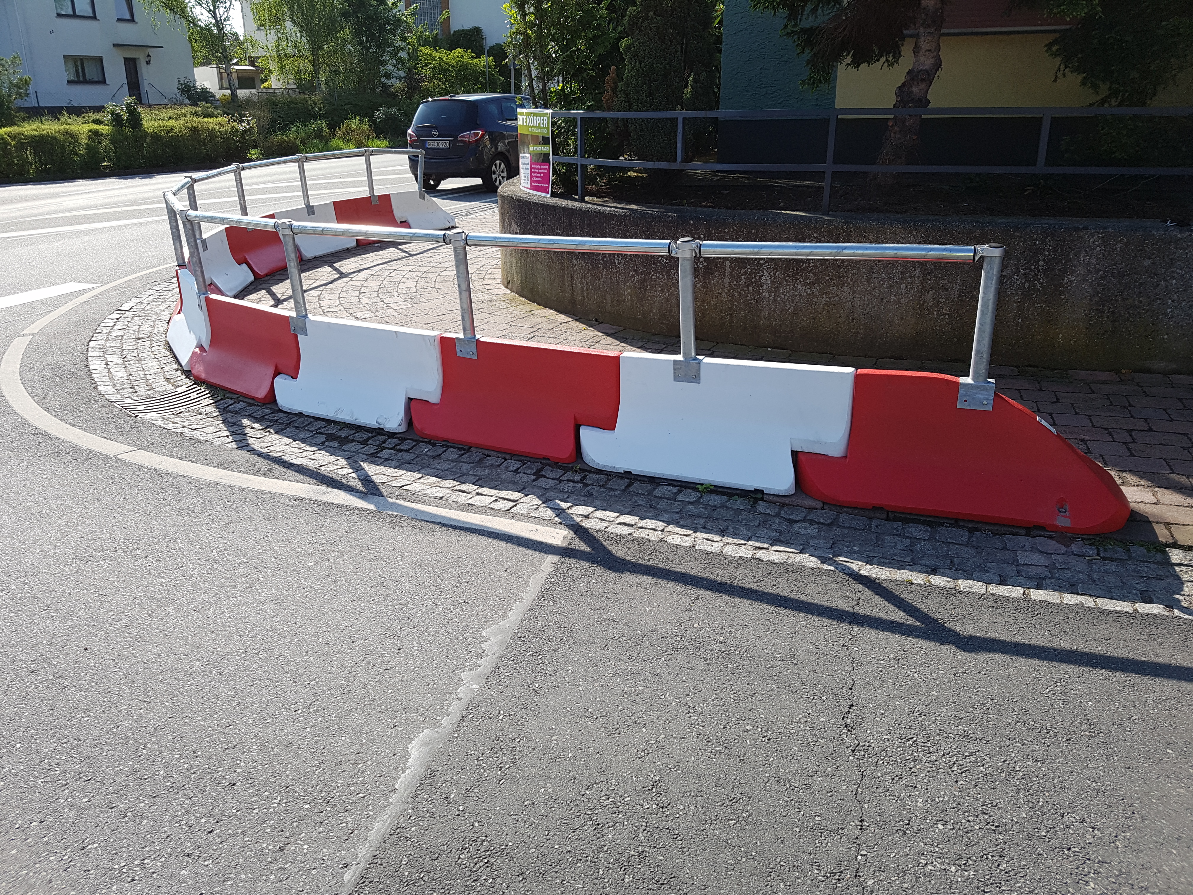 Leitelement mit Handlauf