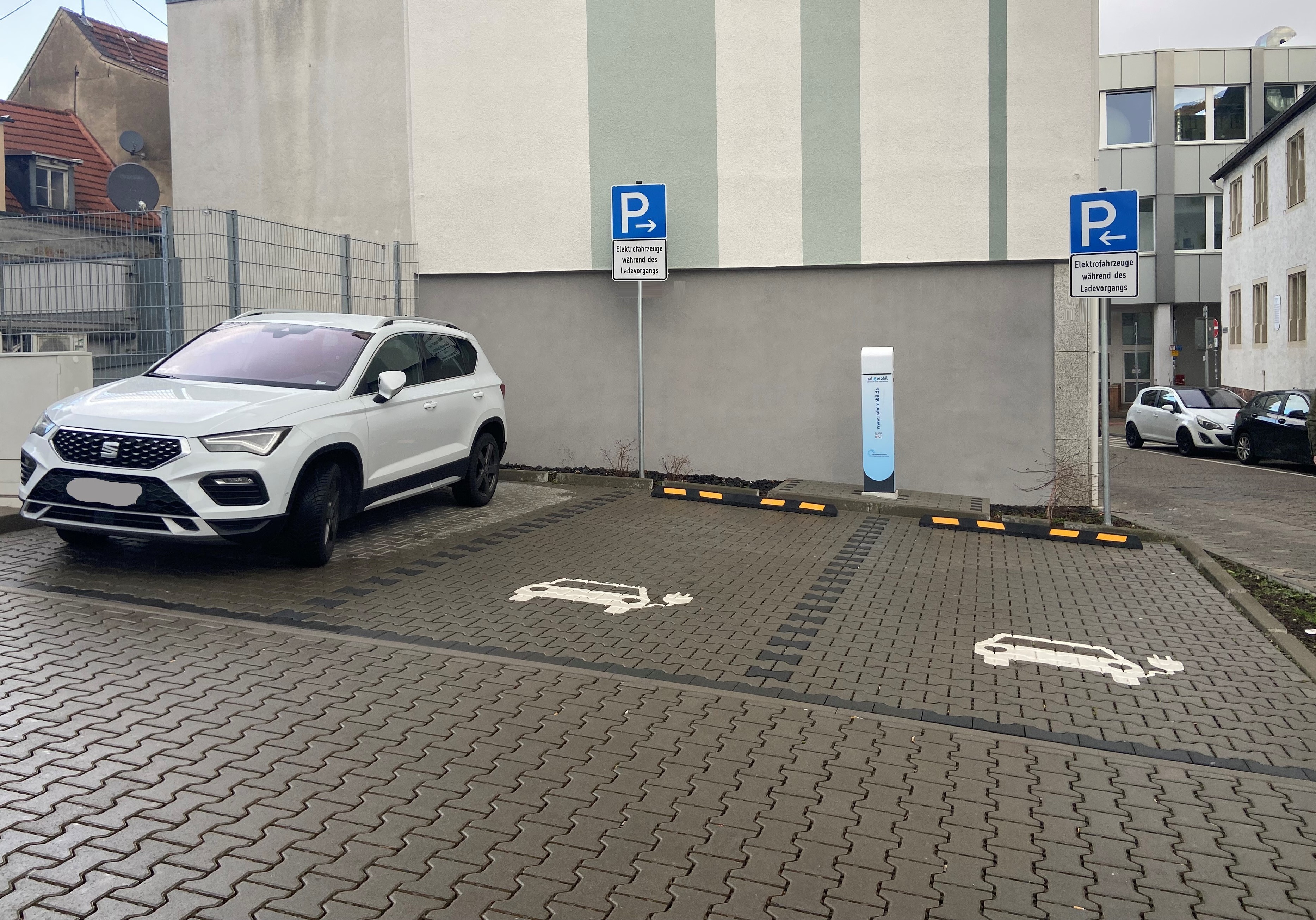 Markierung E-Parkplatzsymbol