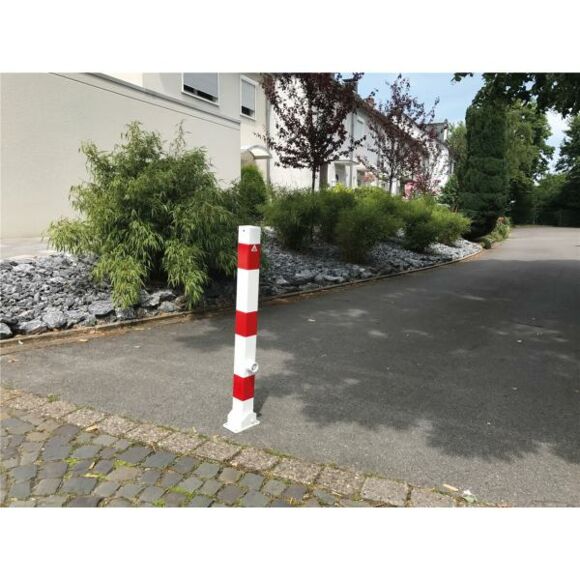 Absperrpfosten 70x70 mm umlegbar mit Dreikantverschluss Absperrpfosten 70x70 mm umlegbar mit Dreikantverschluss
