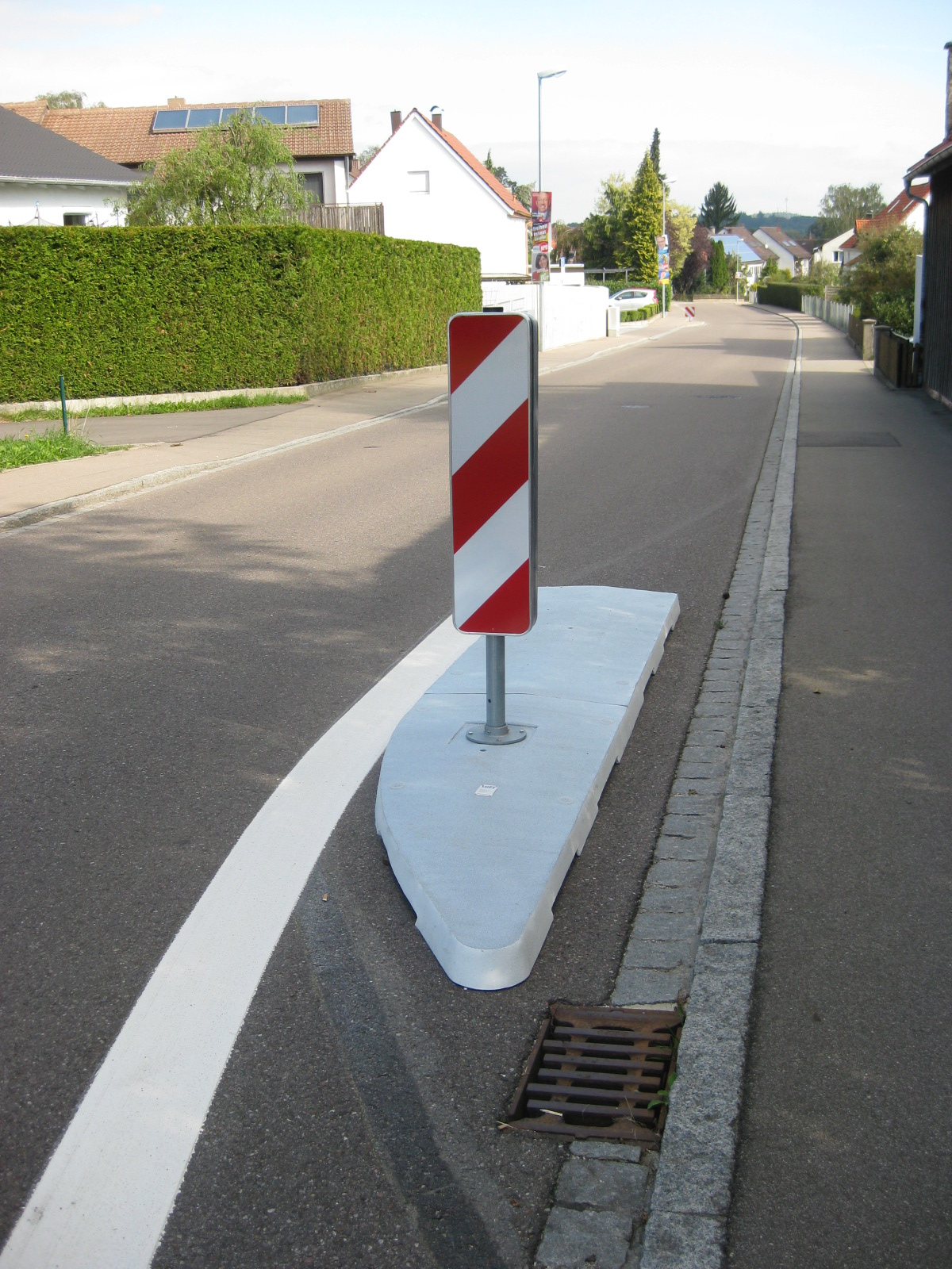 Seitliche_Einengung_Beruhigungsinsel_einseitig