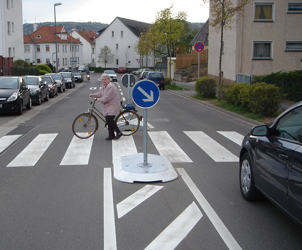 Fahrbahnteiler 3,00x1,00 m Lüft Inselsystem