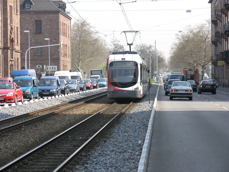 Bordsteinerhöhung Frankfurter Hut für Fahrbahnteilung