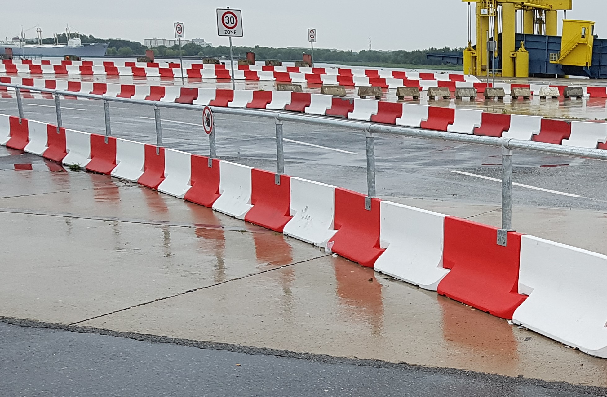 Leitelemente mit Handlauf